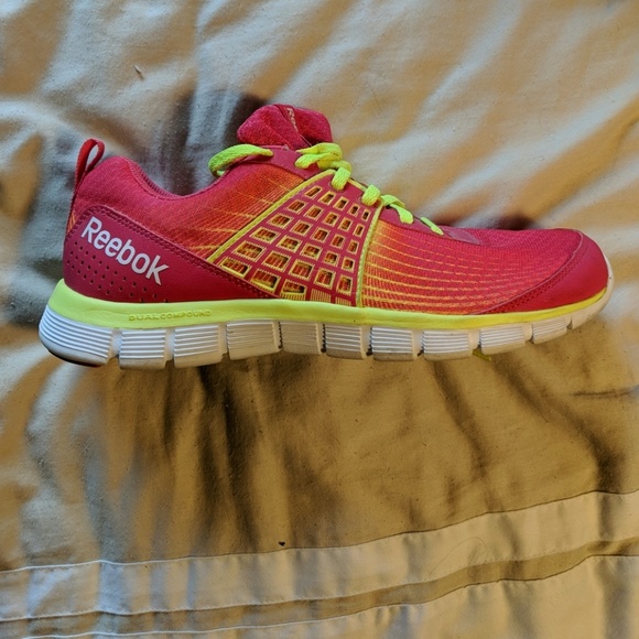 Athletic shoes, barely worn - Picture 4 of 5